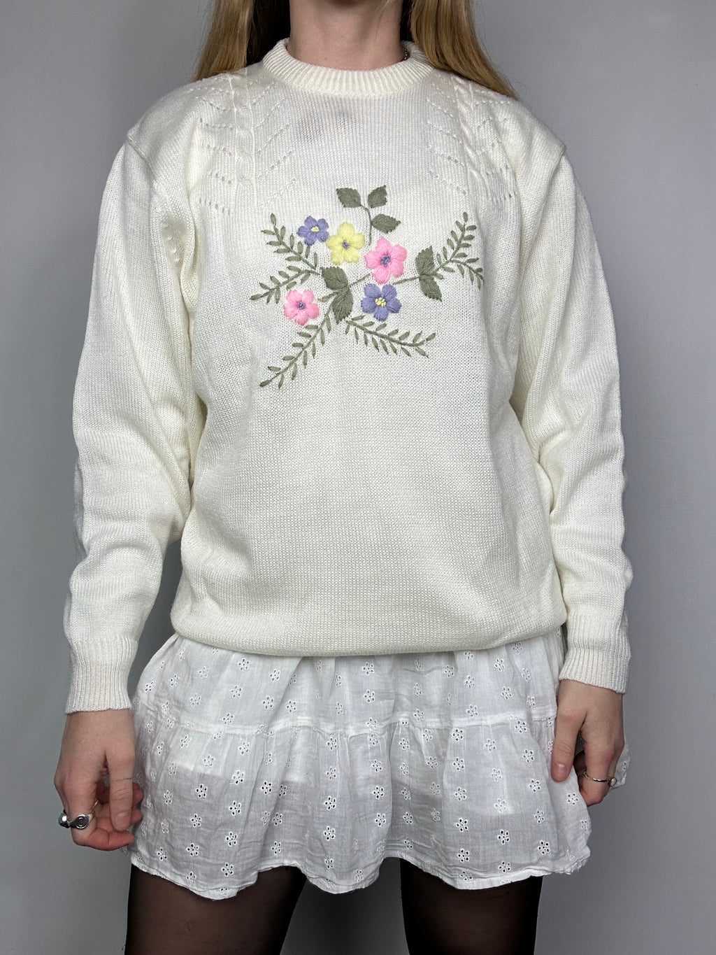 White Floral 90's Knit Sweater Size M