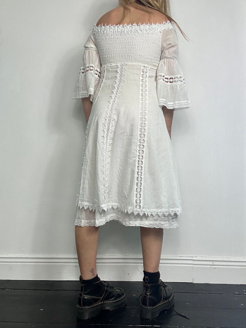 White Off The Shoulder Midi Dress Size 8