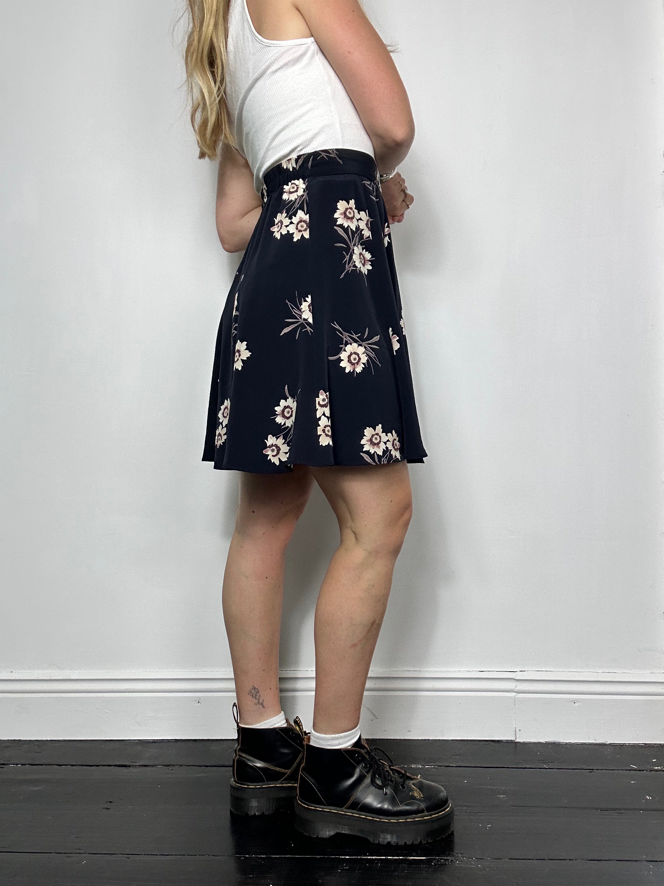 Navy 90's Mini Skirt Size 8