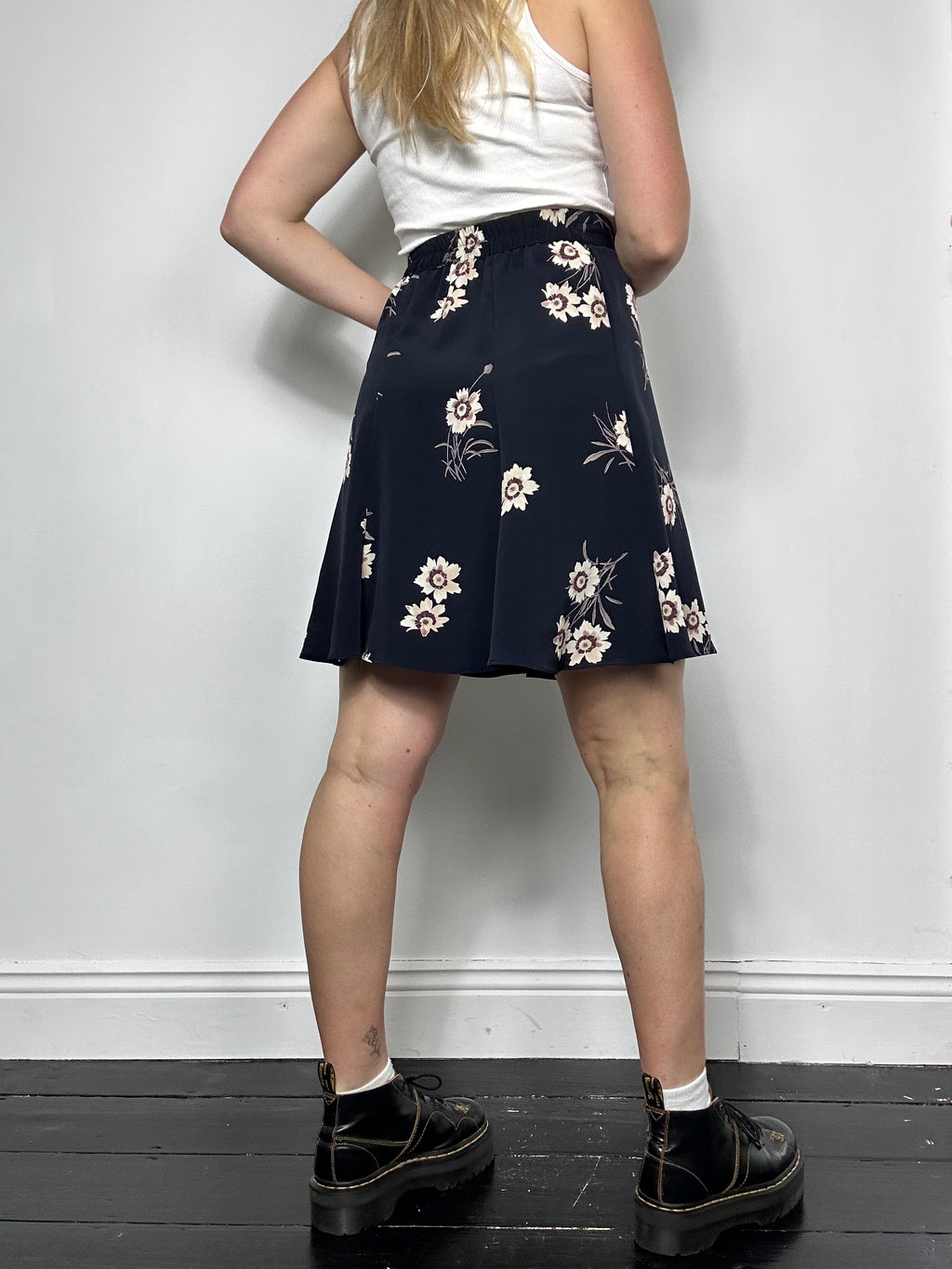 Navy 90's Mini Skirt Size 8