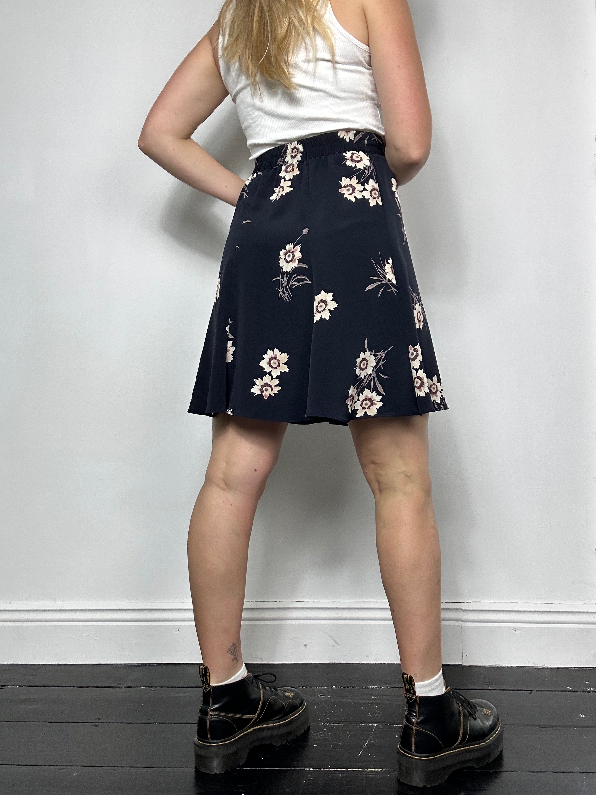 Navy 90's Mini Skirt Size 8