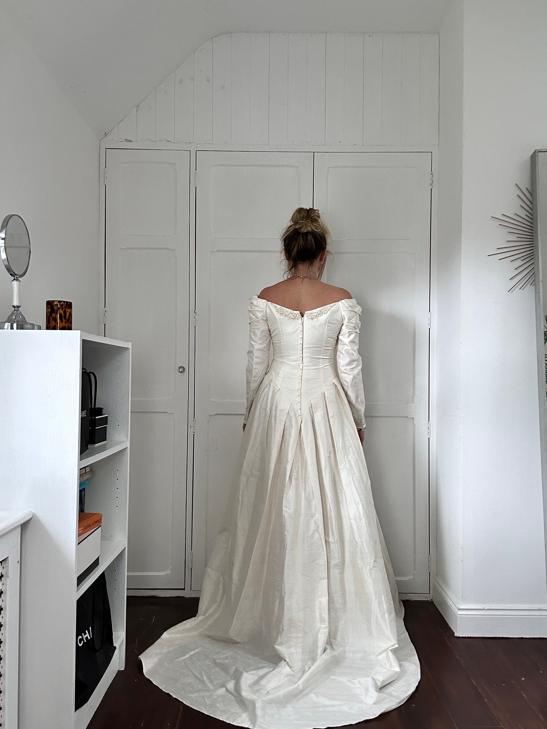 Off White Silk 1980's Wedding Gown Size 8