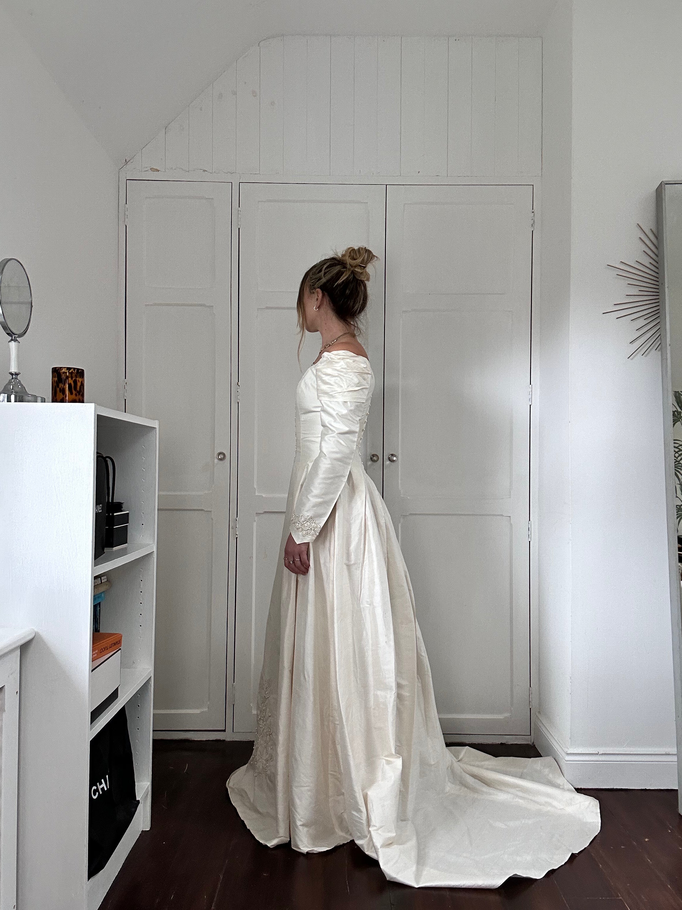 Off White Silk 1980's Wedding Gown Size 8