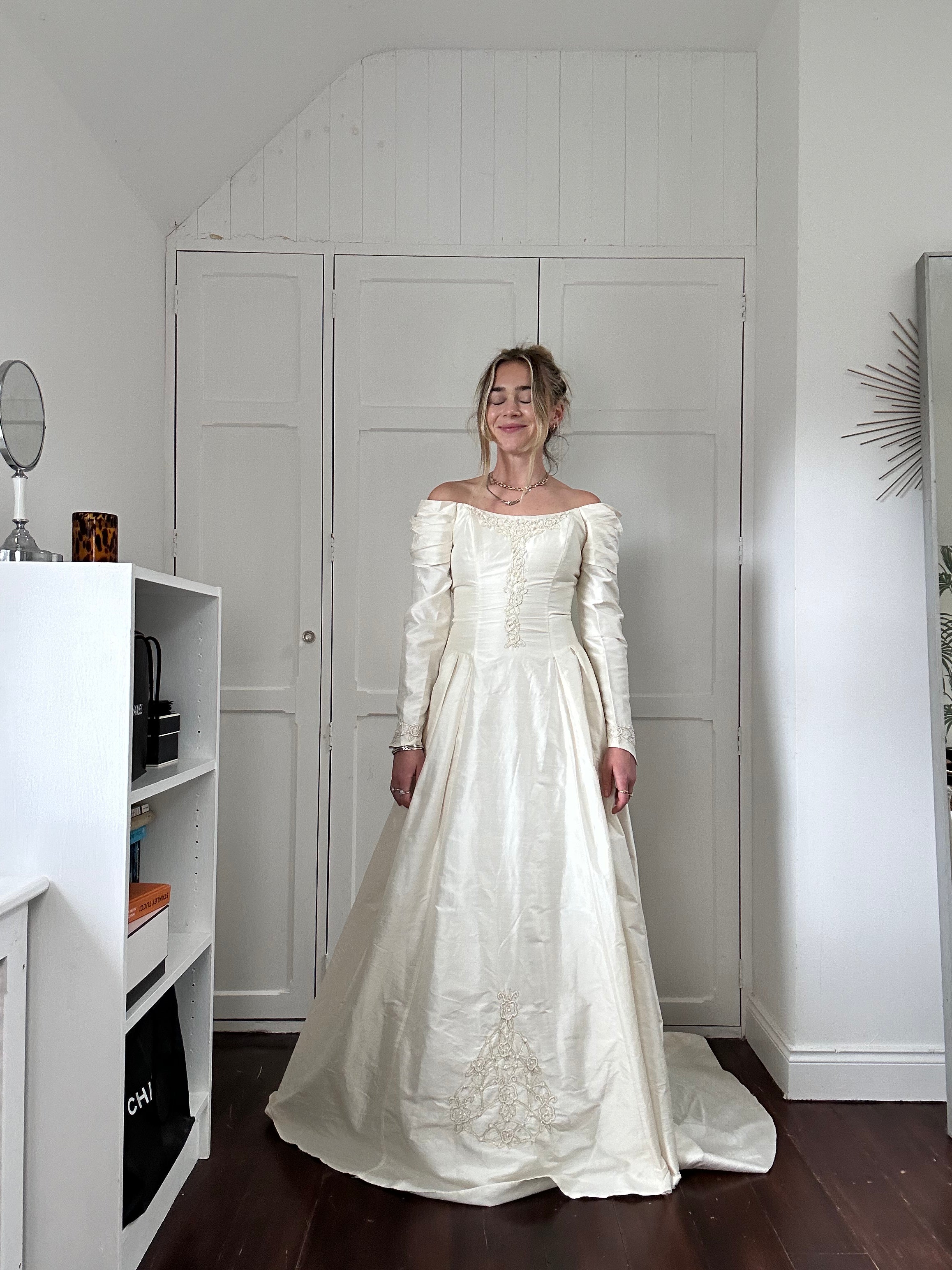 Off White Silk 1980's Wedding Gown Size 8