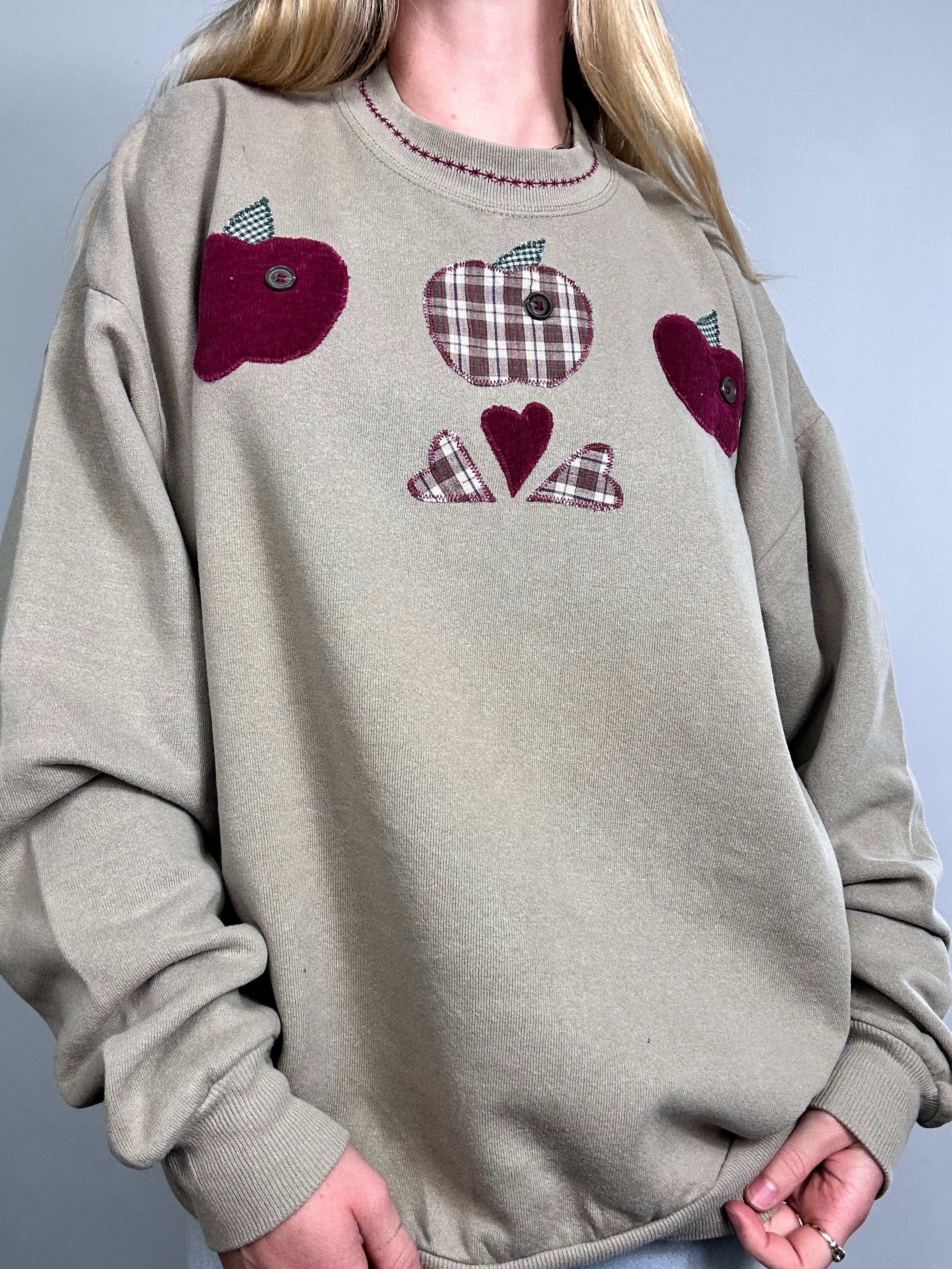 Apple 90's Sweater Size M