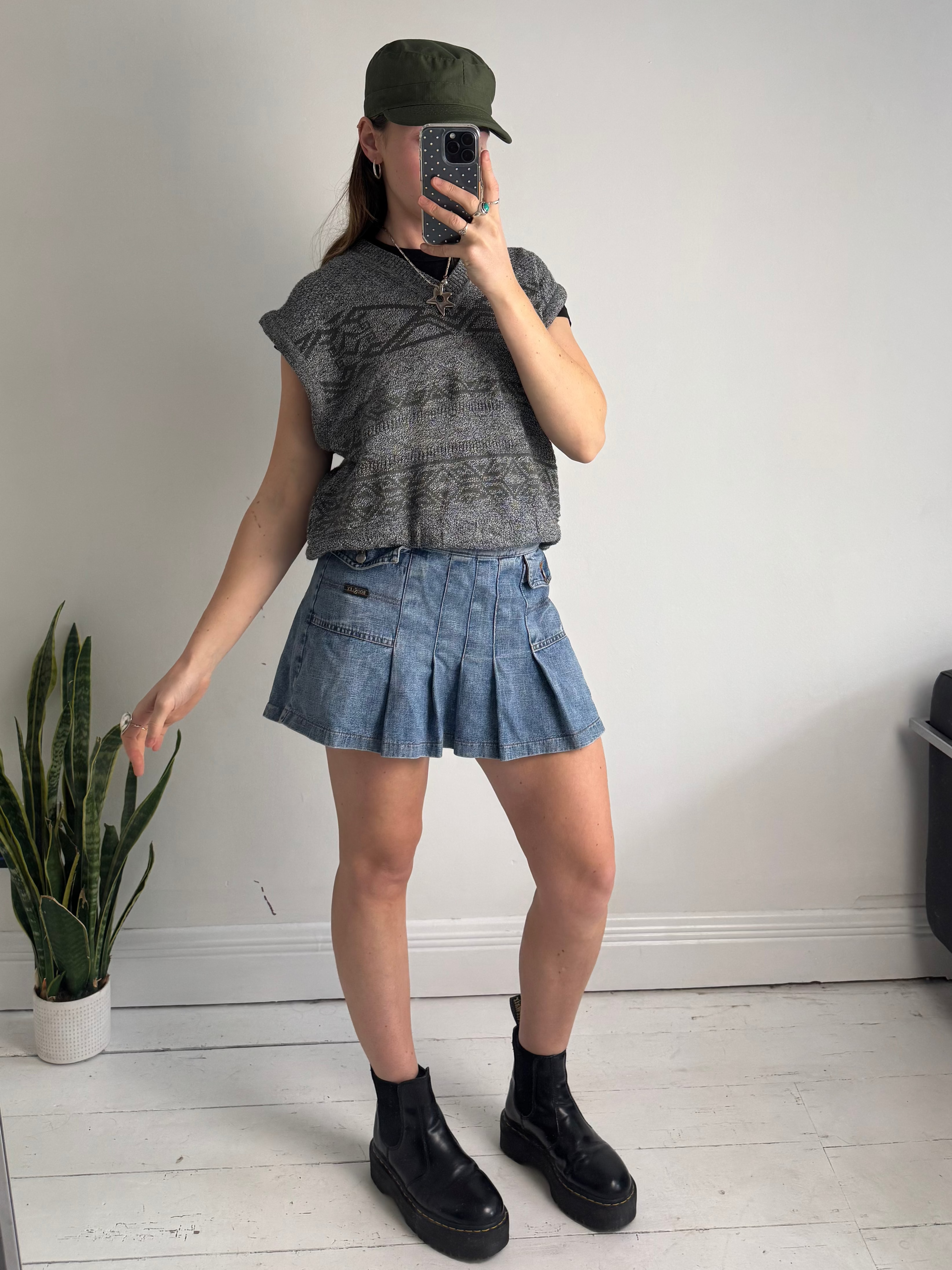 Grey Knitted Sweater Vest Size M