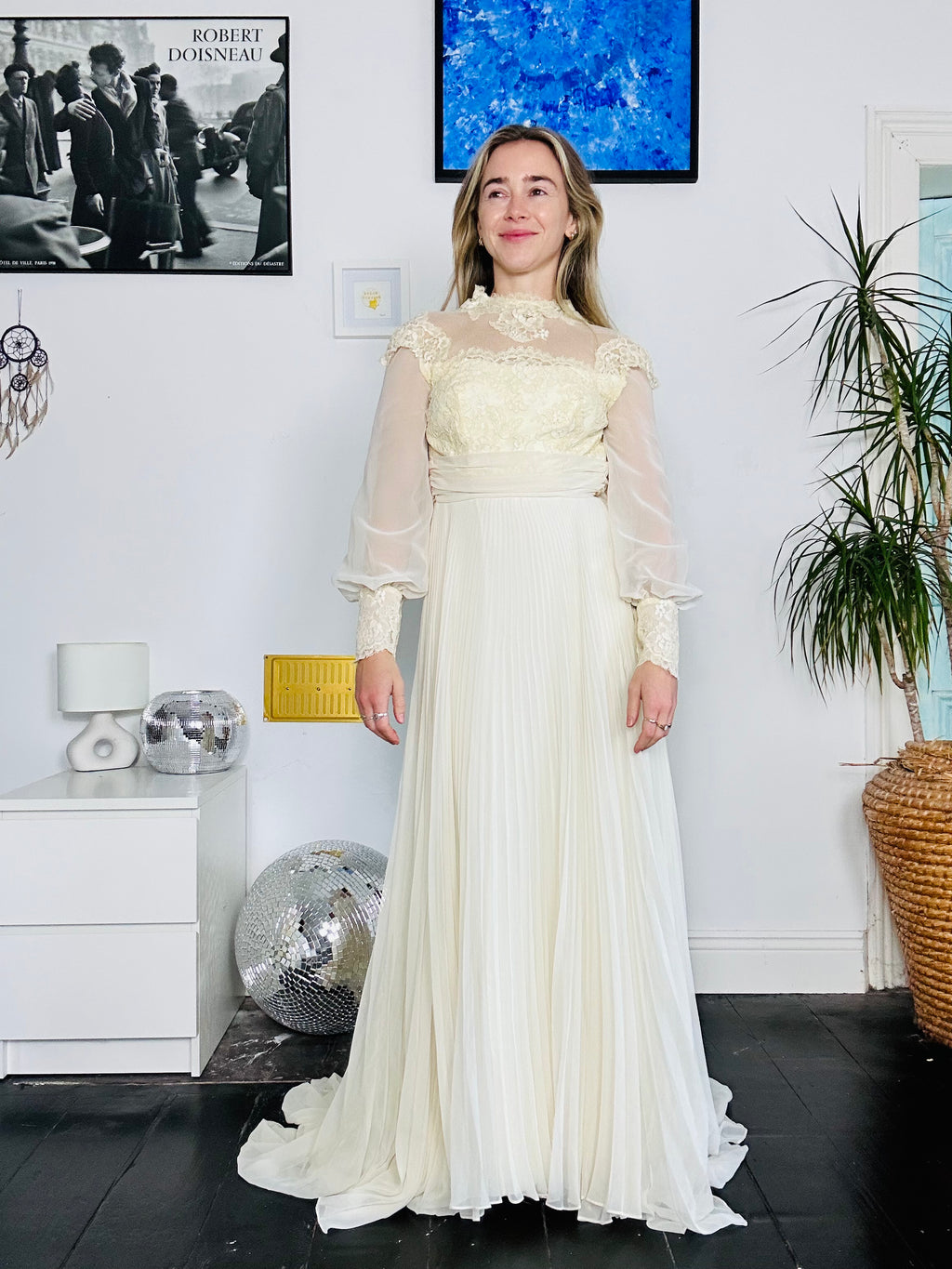 1970's Cream Lace Dress Size 6