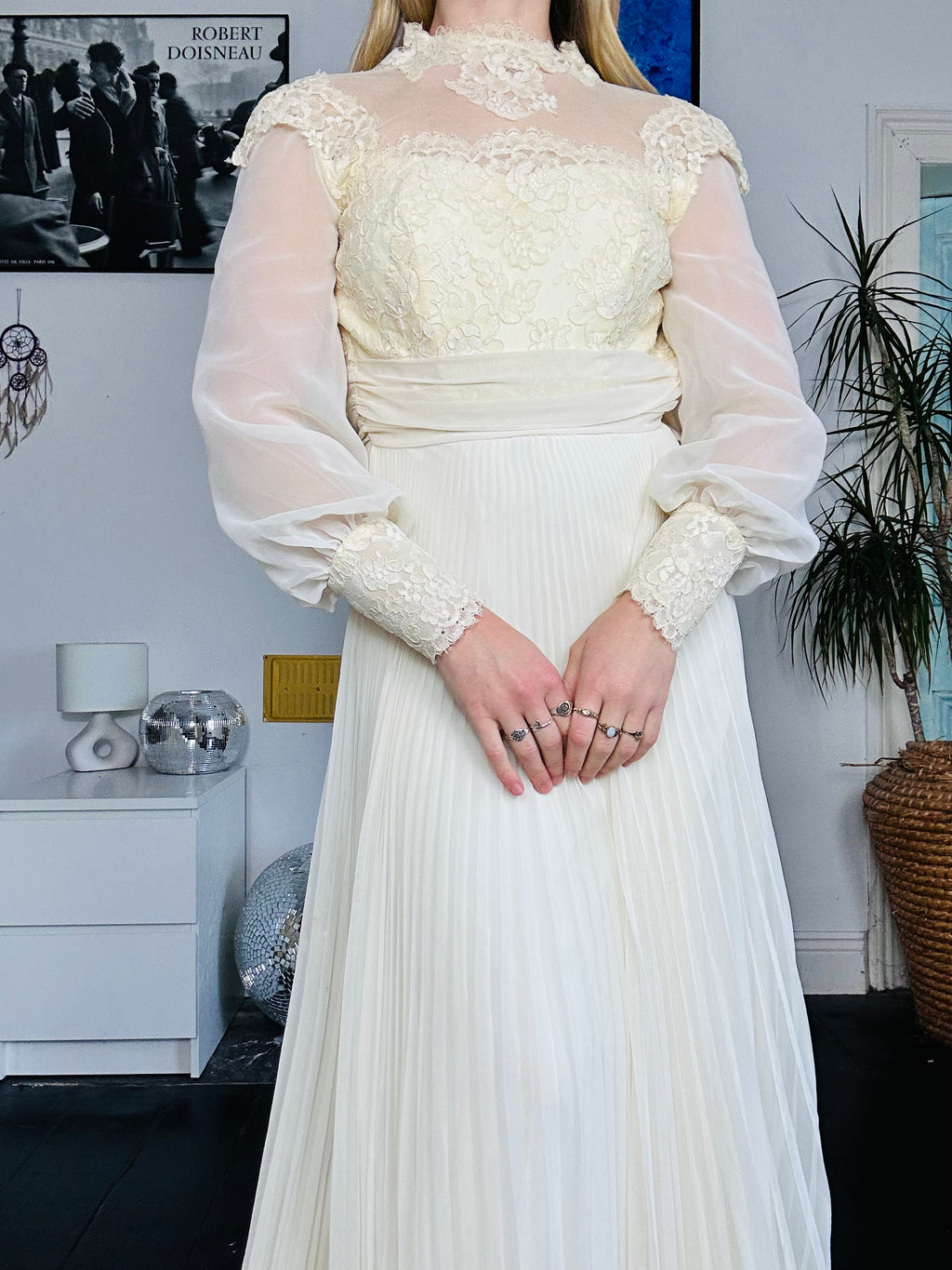 1970's Cream Lace Dress Size 6