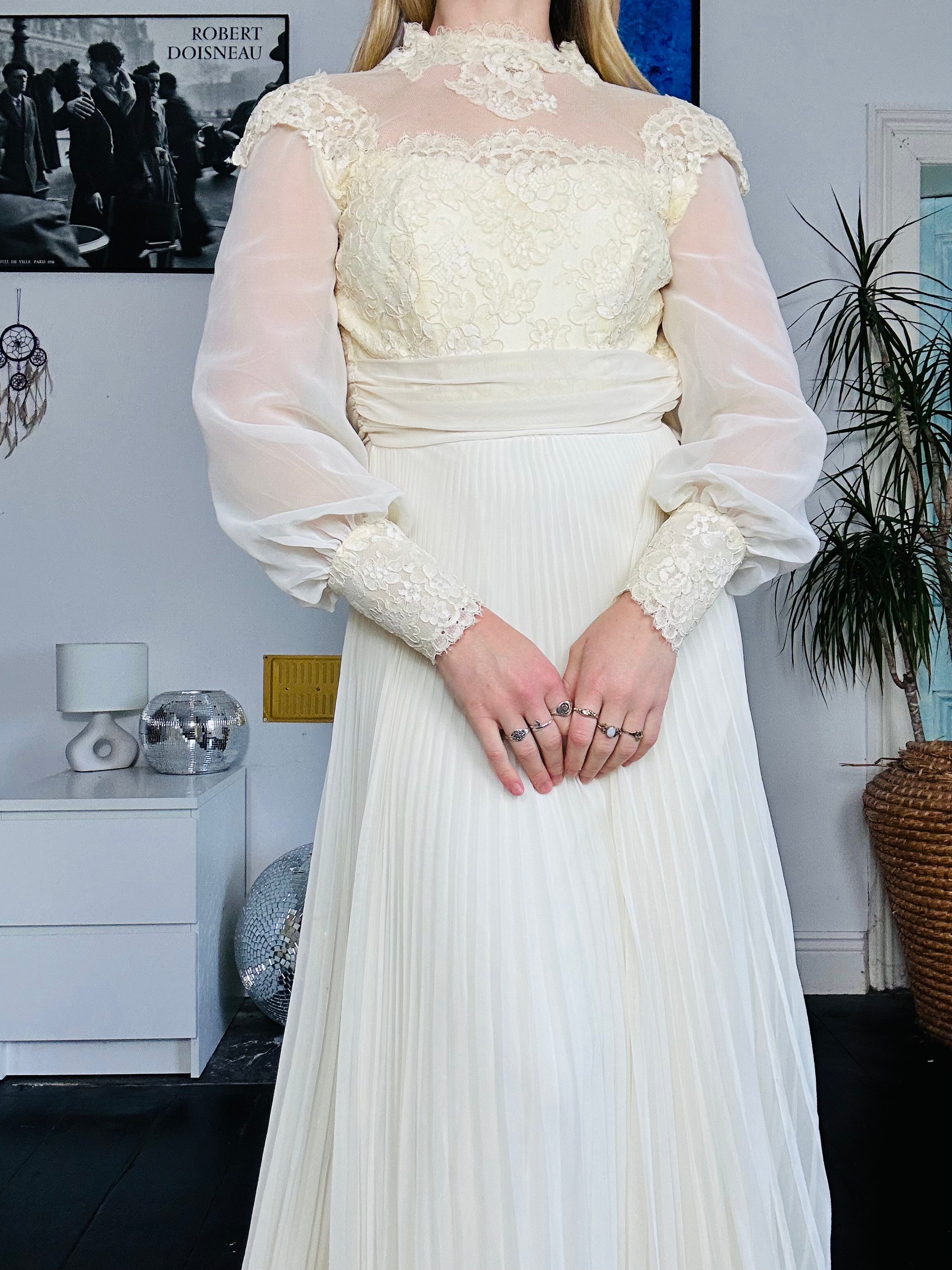 1970's Cream Lace Dress Size 6