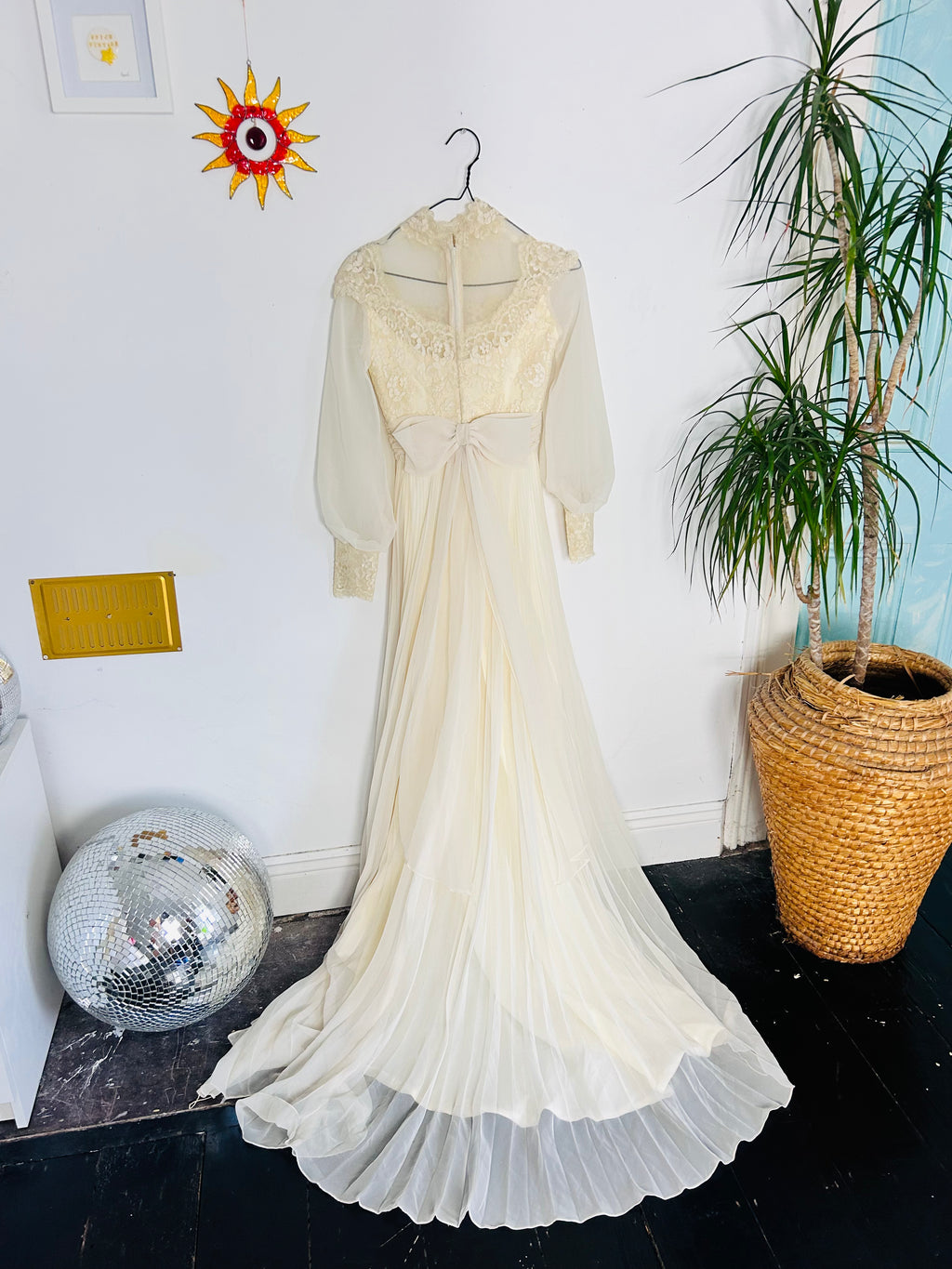 1970's Cream Lace Dress Size 6