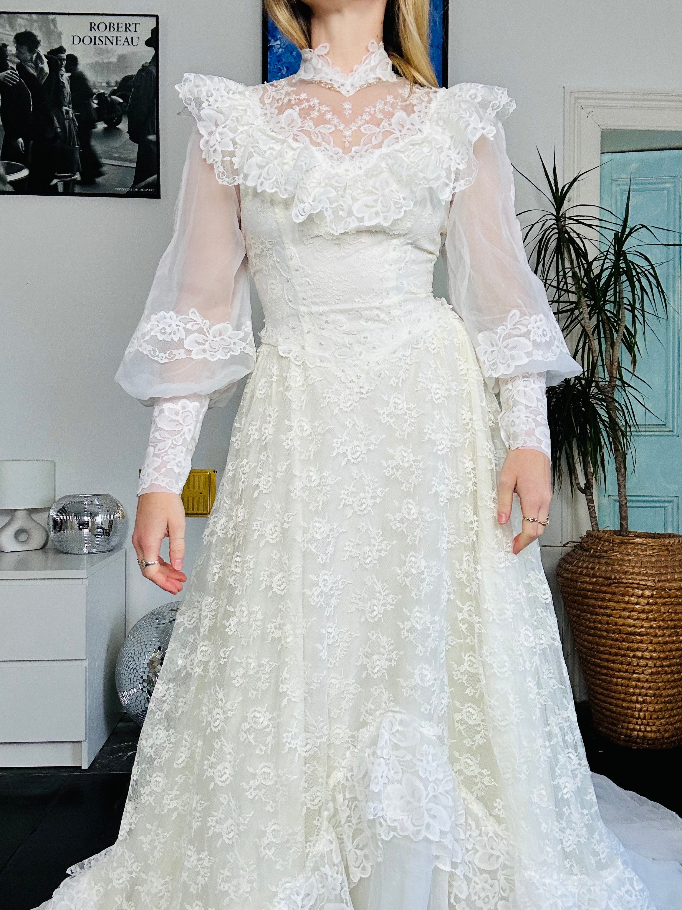 Lace 1970's Wedding Dress Size 8