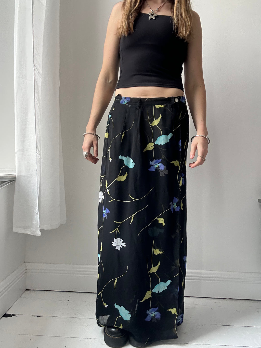 Black Flroal 90's Midi Skirt Ajustable Size 8/10/12