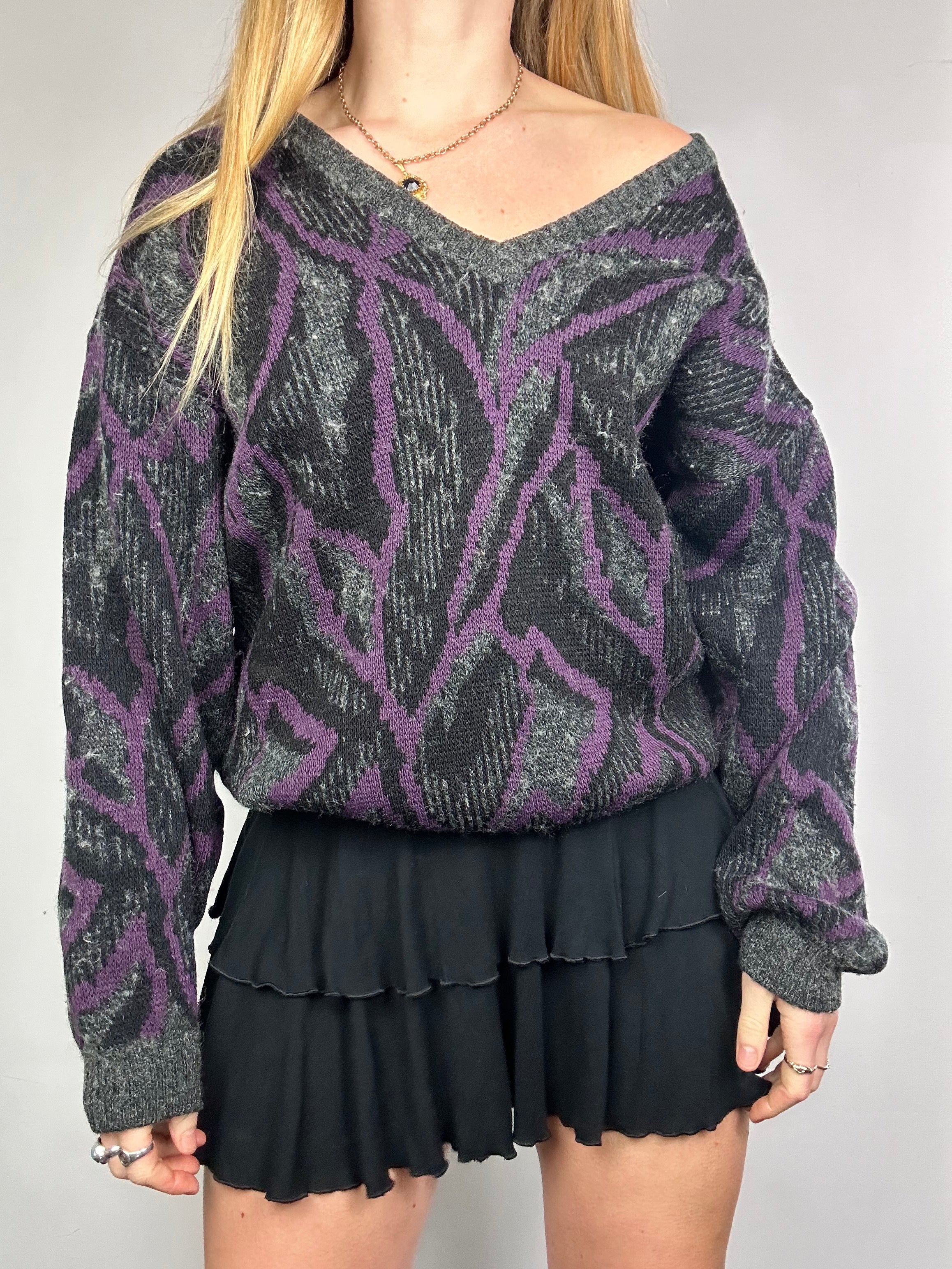 V Neck 80's Knit Sweater Size L