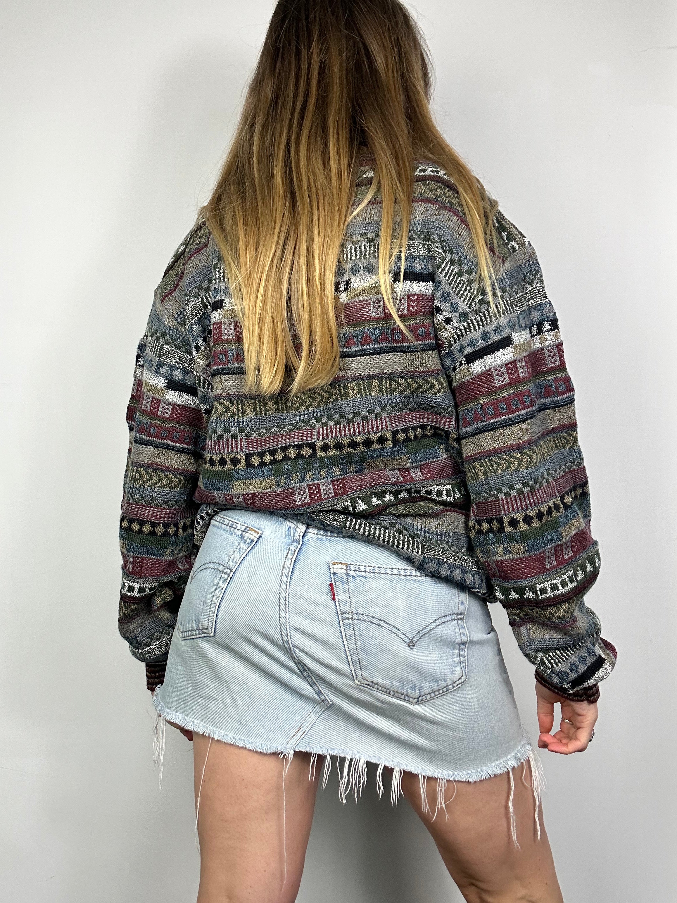 V Neck 80's Knit Sweater Size M