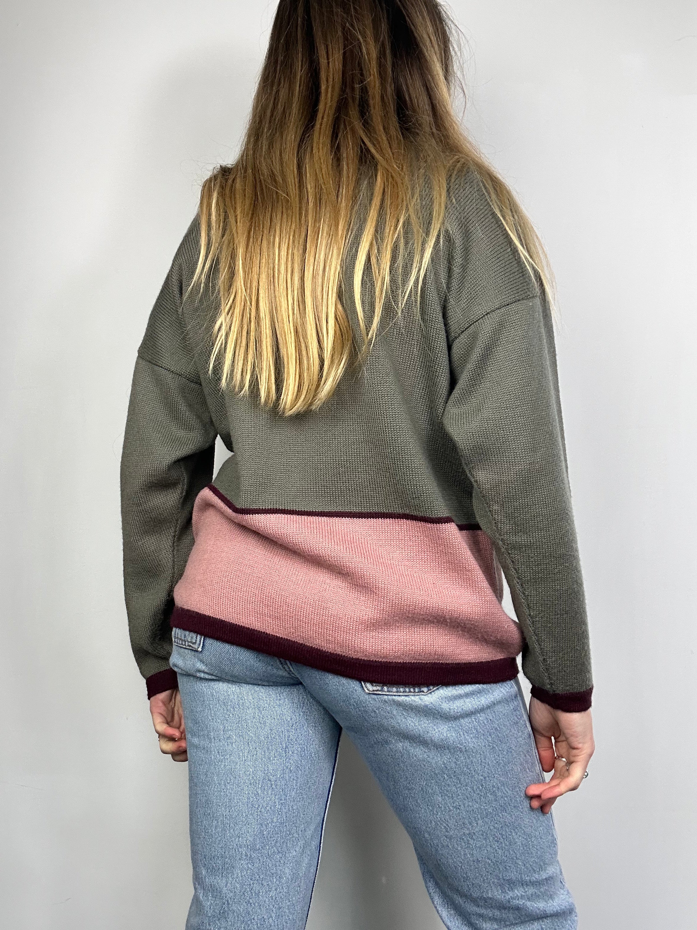 Biutton Down Embroidered Sweater Size M