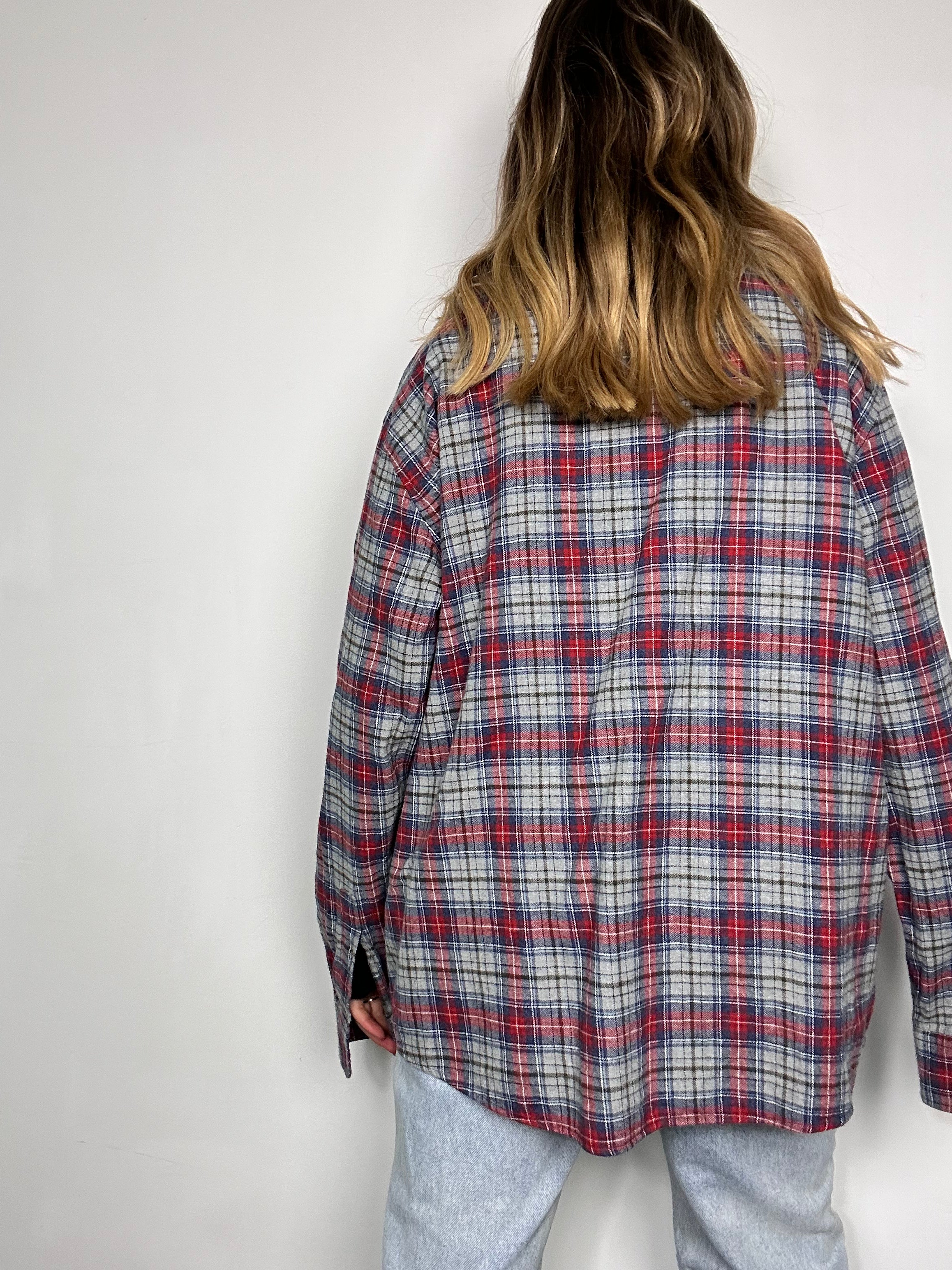 Grey And Red 90's Tratan Shirt Size L